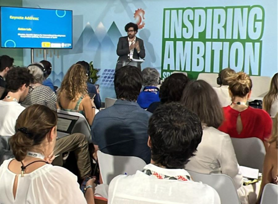 El director de AECID, Antón Leis, en el evento organizado por Saneamiento y Agua para Todos (SWA) en el Pabellón de España durante la COP30, Belém, Brasil.