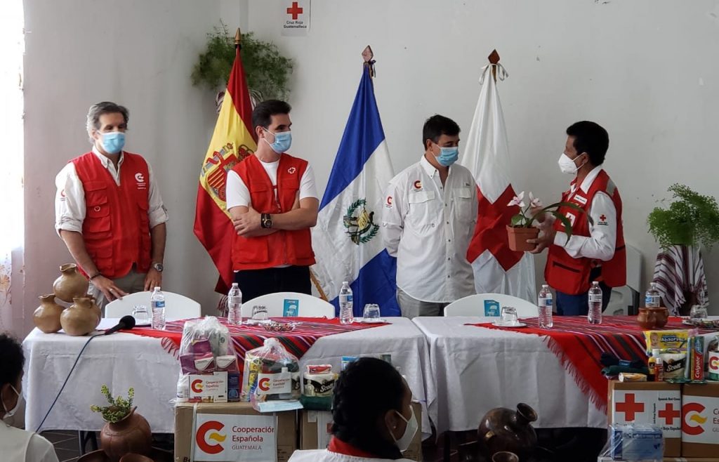 Embajador de España visitó Cobán para entrega de ayuda humanitaria a damnificados/as de la ...