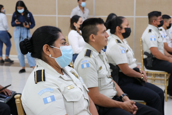 Entrega de mobiliario y equipo de cómputo para la atención inmediata policial a víctimas de violencia 2